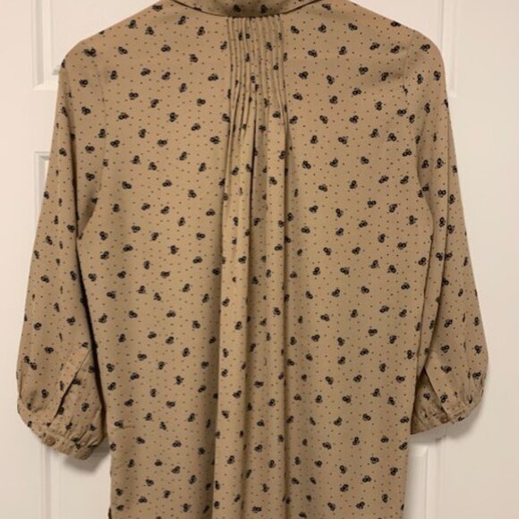 Caramel silky blouse with little flowers - Picture 8 of 10